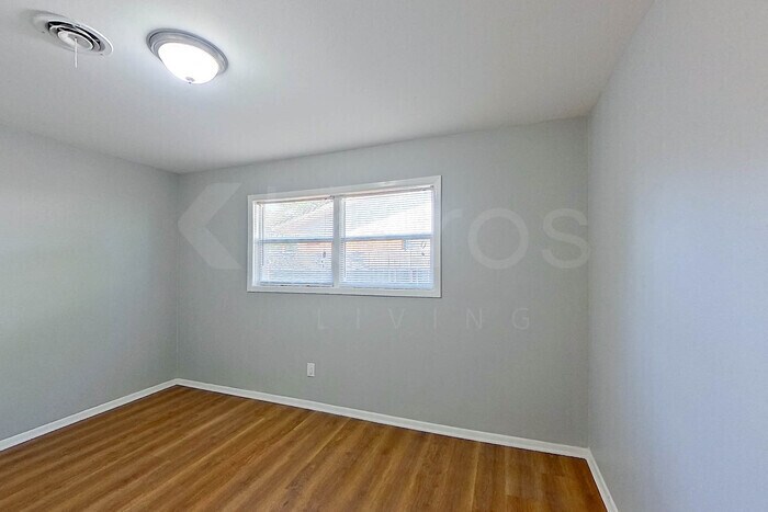 Building Photo - 4418 Mesa Cir