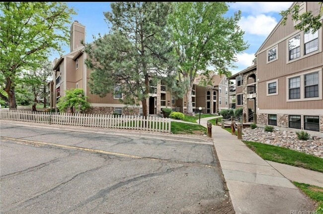 Building Photo - Beautifully Updated 2-Bed – Dual Masters w...