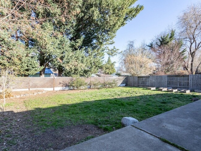 Building Photo - 1563 S Oakdale Ave