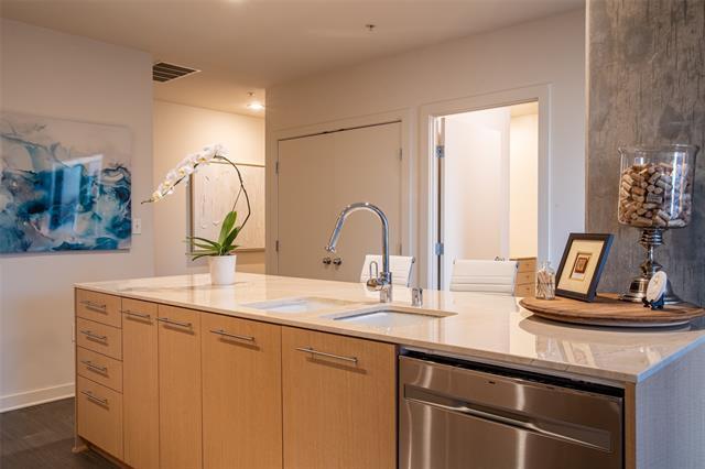 Building Photo - 2323 N Houston St