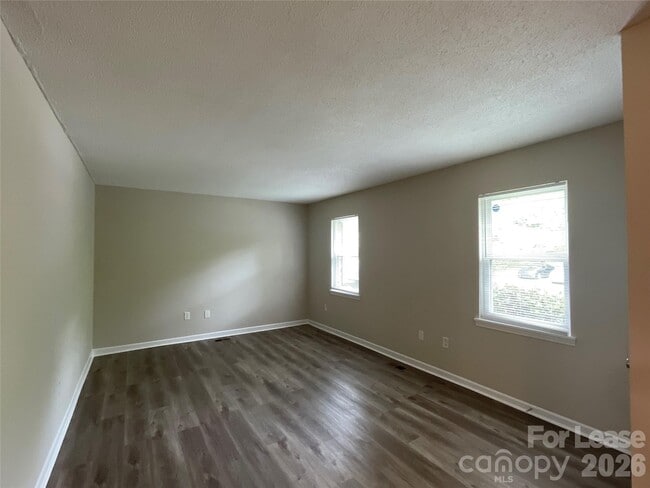 Building Photo - 3623 Driftwood Dr