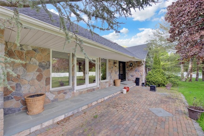 Building Photo - 1719 Cedar Swamp Rd