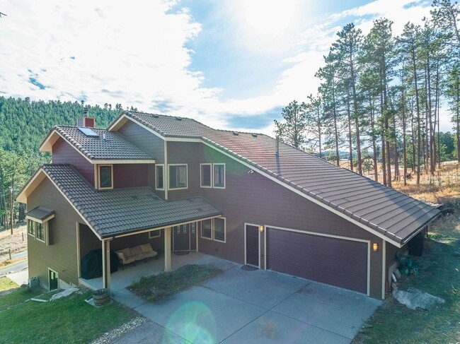 Building Photo - Fully Furnished 5BR Home in the Hills – Move-In Ready