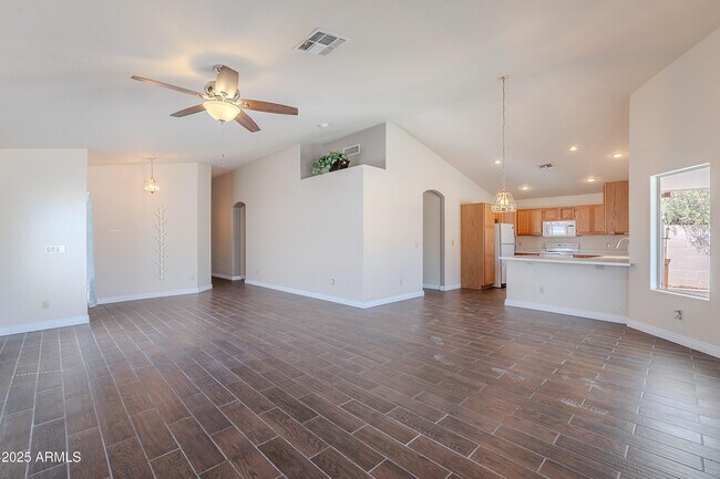 Building Photo - 7732 W Rancho Dr