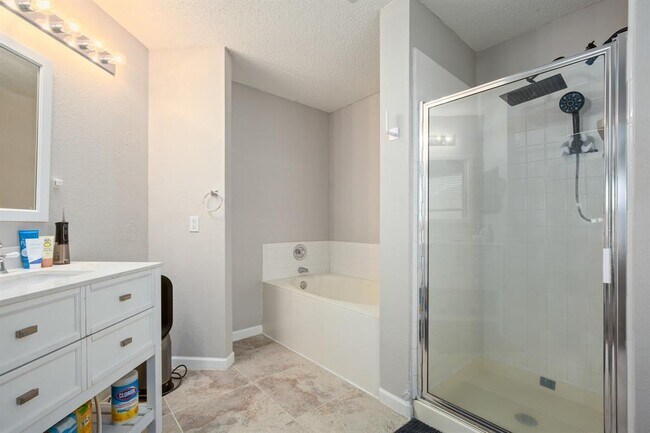 Building Photo - 13803 Randalstone Dr