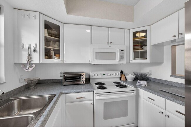 Building Photo - 2950 SE Ocean Blvd