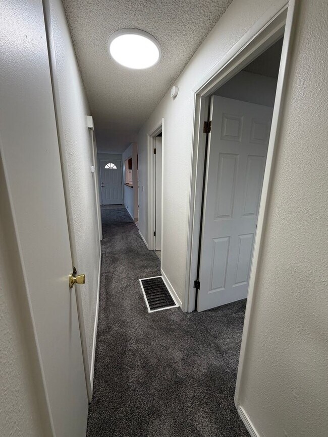 Building Photo - 3039-3041 Kane Street