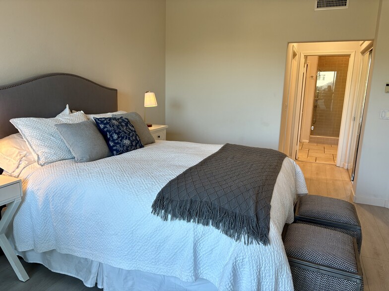 Building Photo - 6483 Zuma View Pl