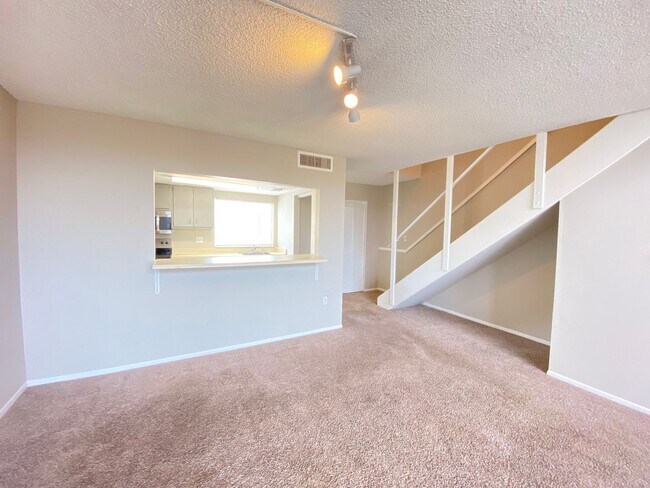 Building Photo - SANDY COVE CONDO - 1BR/1BA WITH BALCONY