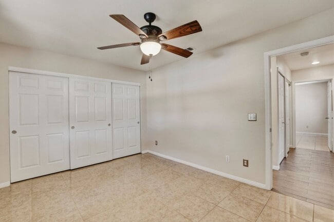 Building Photo - Upgraded 2 bedroom 2 bath upstairs condo