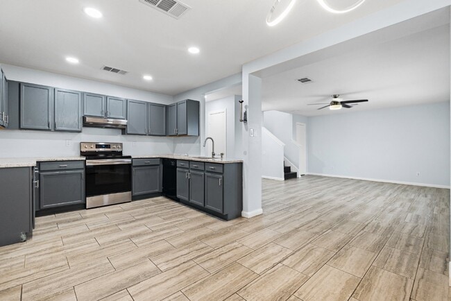 Building Photo - 16074 Walnut Creek Dr