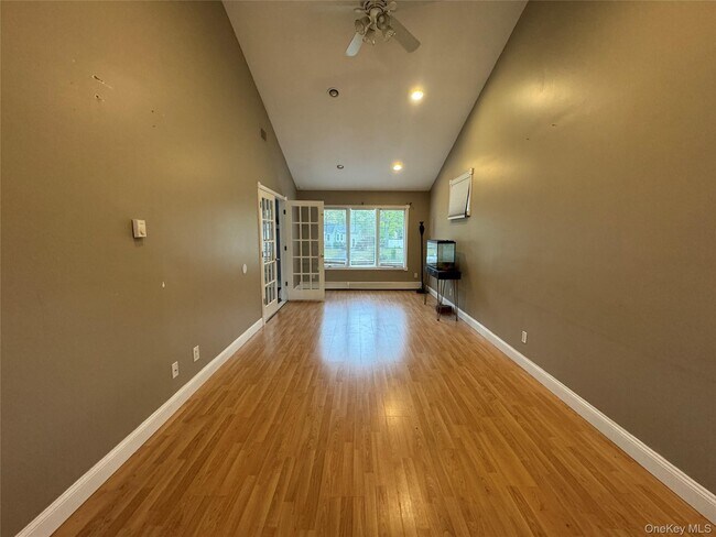 Building Photo - 11 Oak Pl