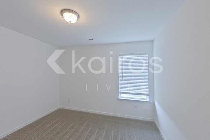 Building Photo - 306 Silver Maple Ln