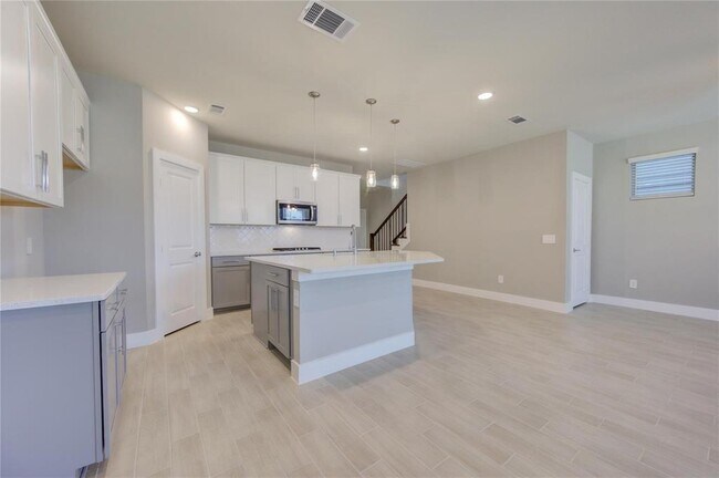 Building Photo - 1709 Summerlyn Ter Dr