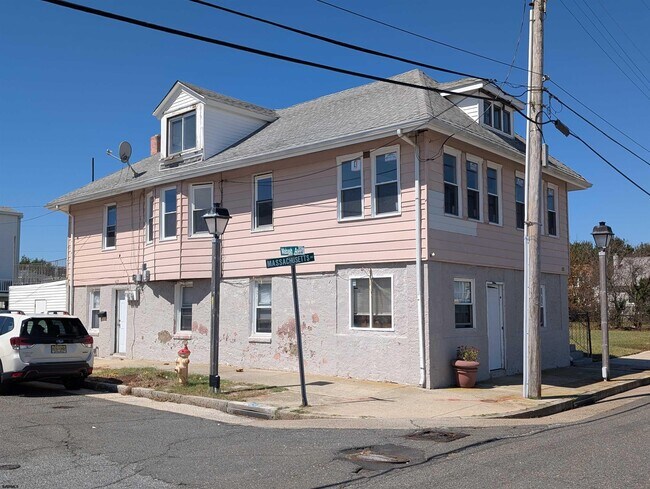 Primary Photo - 420 N Massachusetts Ave