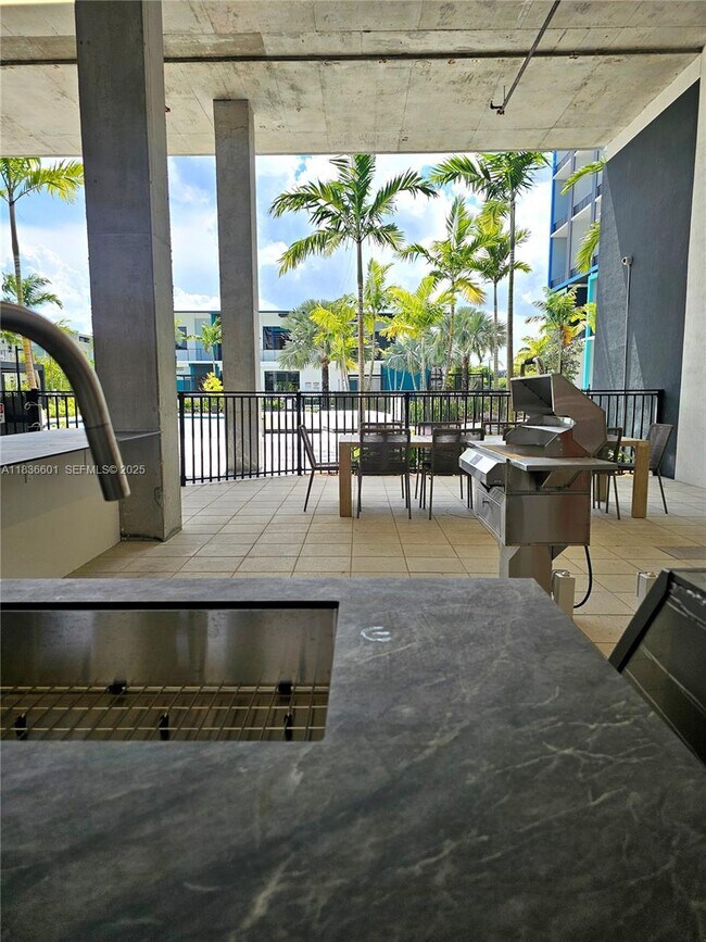 Building Photo - 4400 Sunrise Blvd