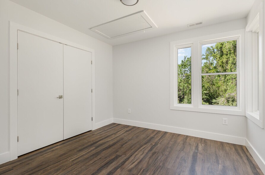 Building Photo - Room in House on S Alston Ave