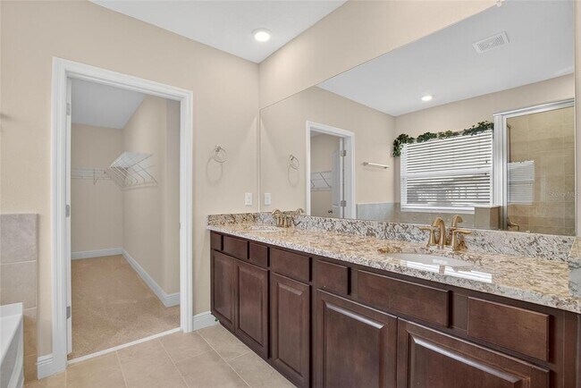 Building Photo - 2546 Warren Acrs Blvd