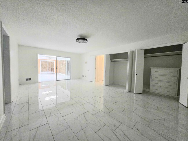 Building Photo - 77 Northlake Rd