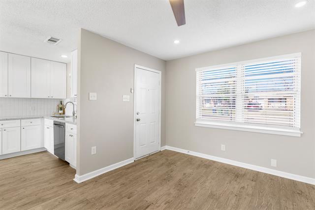 Building Photo - 714 Pleasant Valley Rd