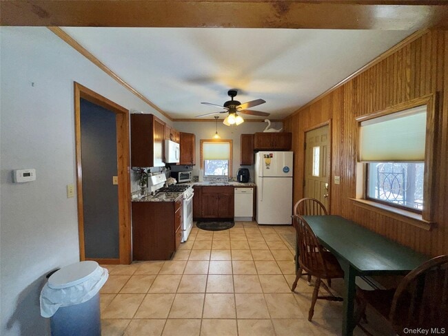 Building Photo - 19 Schultz Ln