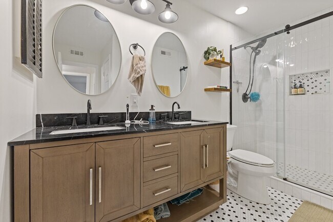 Building Photo - 515 Basswood Ave