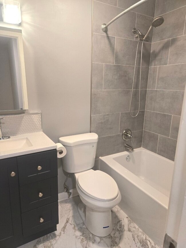 Building Photo - 360 W Inverrary Ln