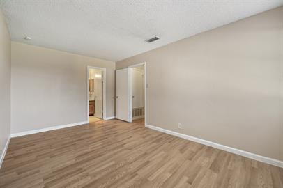 Building Photo - Great location! Two Bedroom two bath Condo