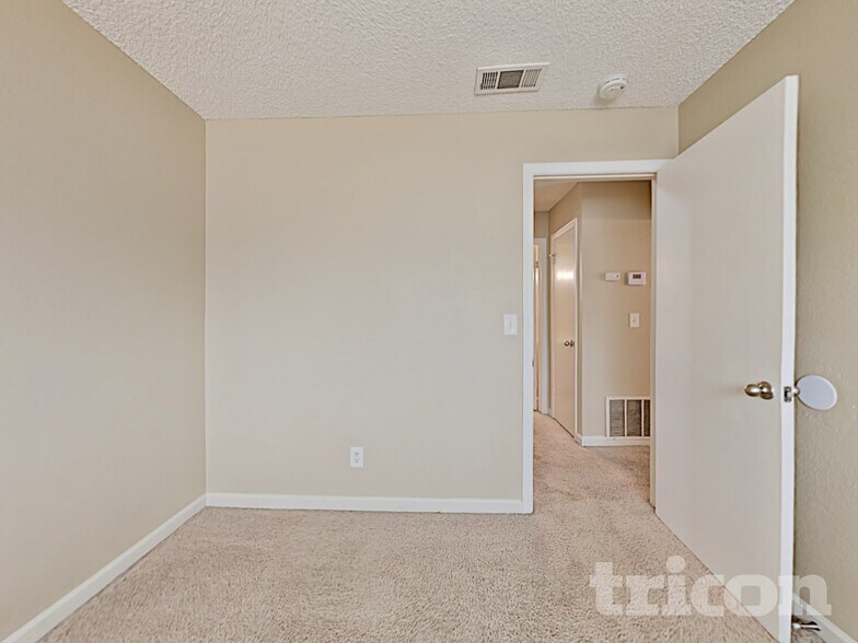 Building Photo - 1971 Inglis Way