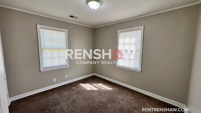 Building Photo - 992 Wrenwood St