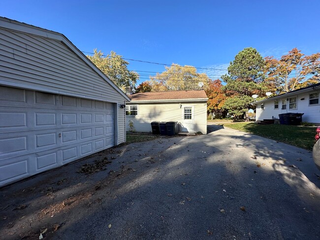 Building Photo - Taft Street Duplex