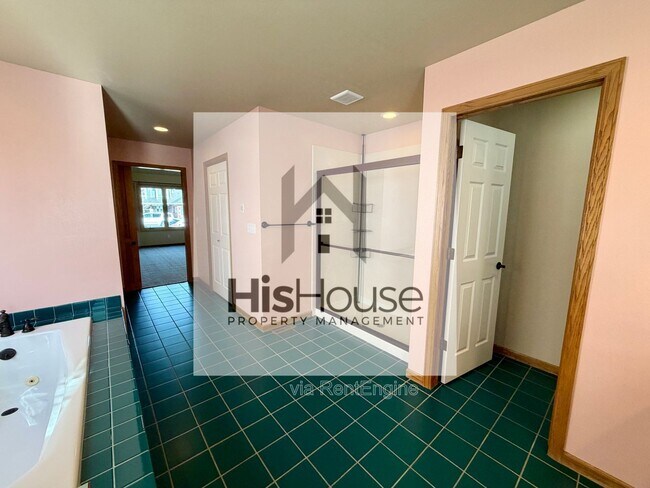 Building Photo - 2318 45th Ave