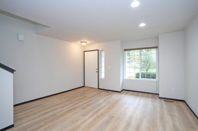 Building Photo - Charming 3BR/2.5BA in Desirable Gig Harbor...