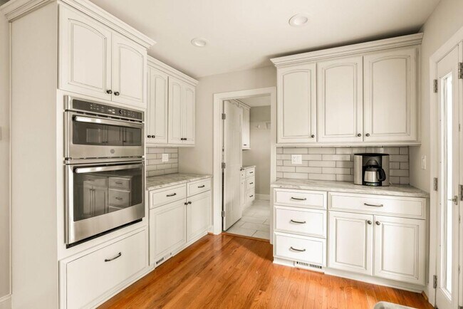 Building Photo - 2646 Caladium Dr NE