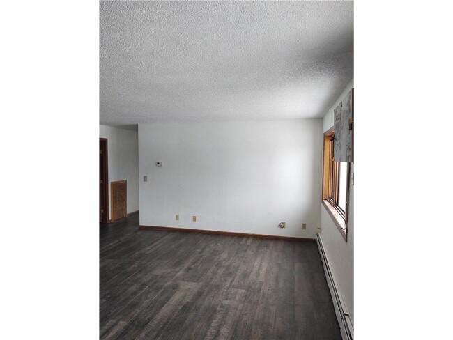 Building Photo - 222 6th St SW