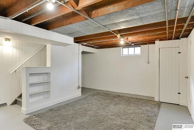 Building Photo - Fully Renovated Florence Gem with Modern Finishes & Historic Charm