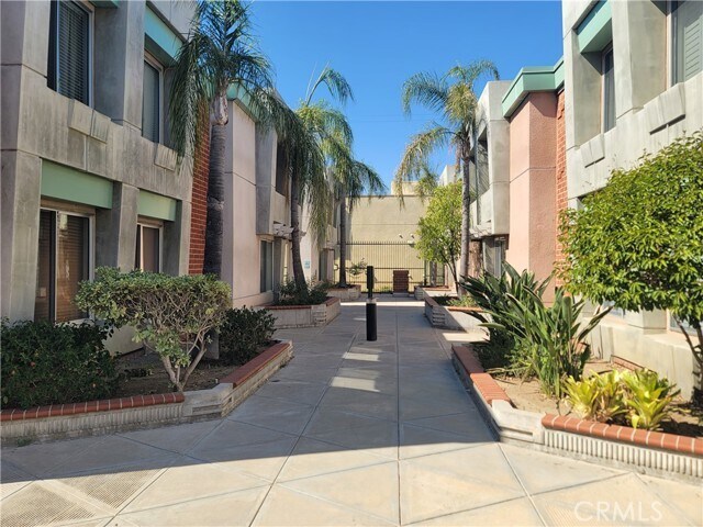 Building Photo - 5301 Balboa Blvd