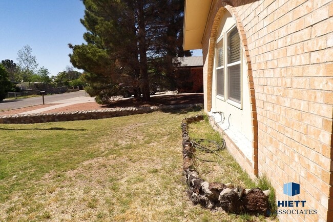 Building Photo - Gorgeous Upper Valley rental home