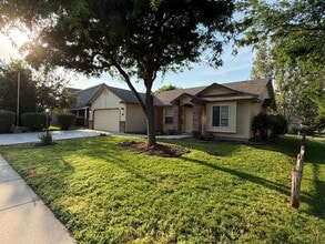 Building Photo - 622 Oxford Way