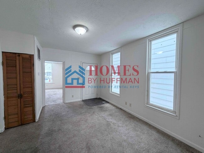 Building Photo - Two Bedroom House | Deposit Special $500