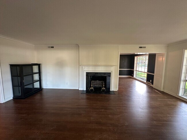 Building Photo - Must see, beautiful home!