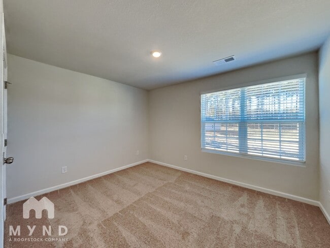 Building Photo - 132 Everglade Wy