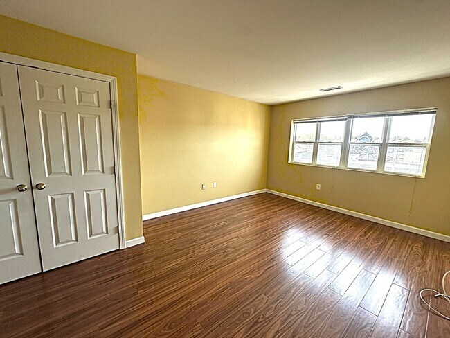 Building Photo - 211 Central St