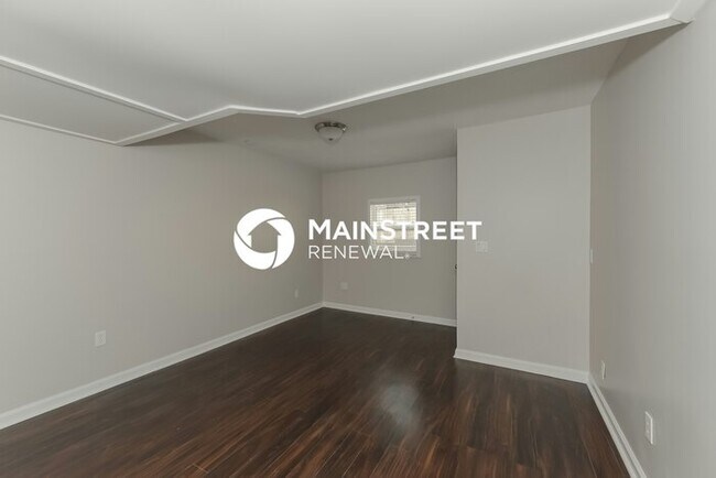 Building Photo - 4 Bedroom Pet-Friendly Home in Hendersonville, TN with Main Street Renewal