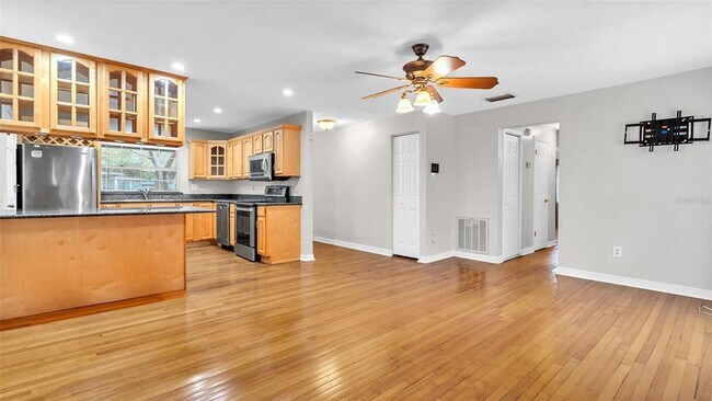 Building Photo - 4211 W Knights Ave