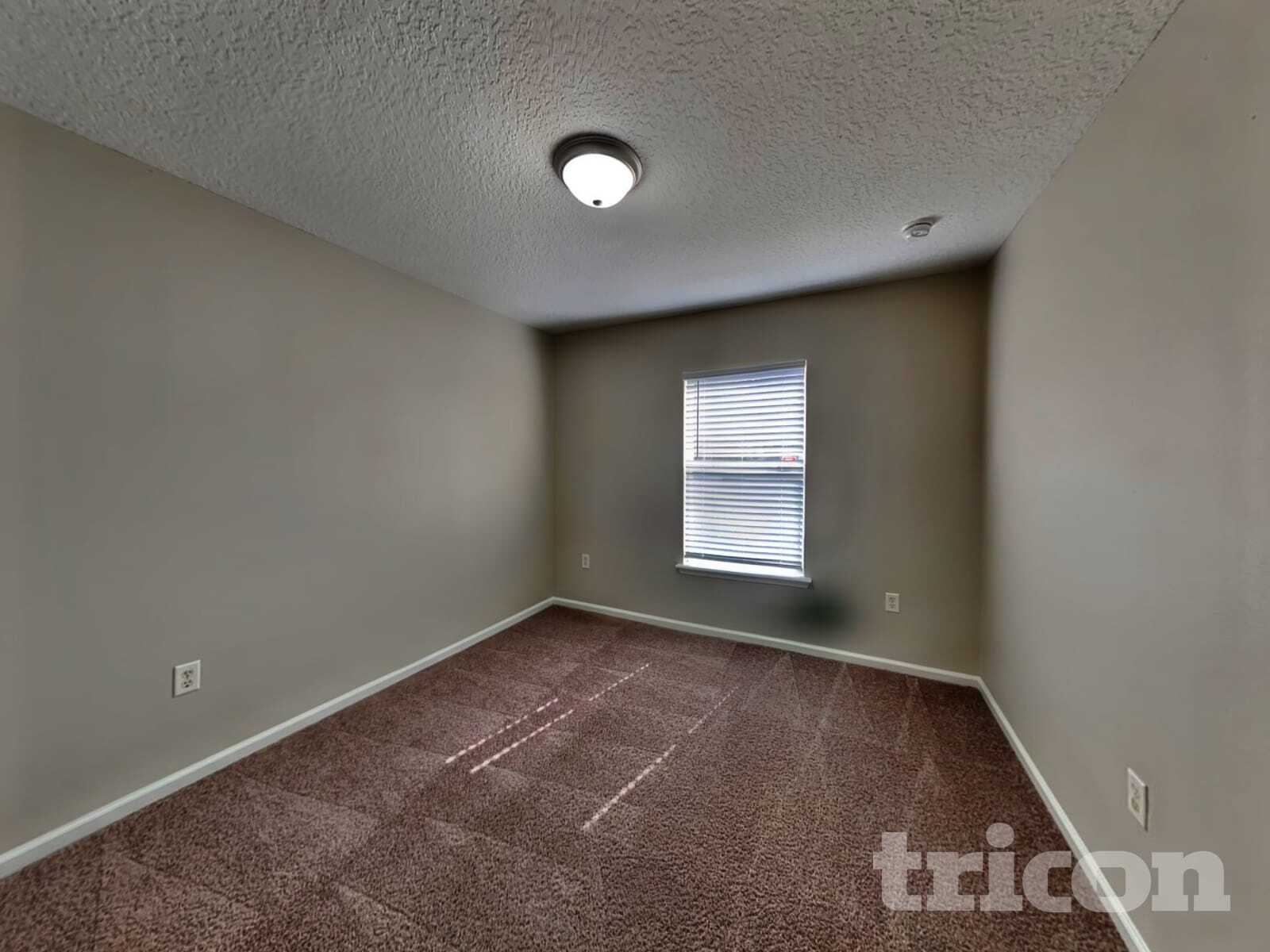 Building Photo - 11238 Justin Oaks Dr N