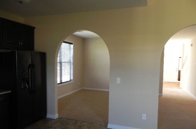 Building Photo - 4 Bedroom - Near Ft Moore