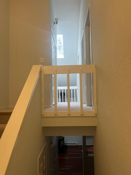 Building Photo - 85 Riverview Pl