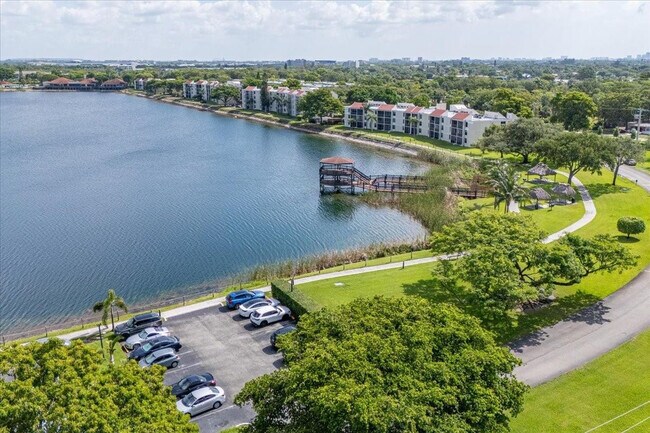 Building Photo - 113 Lake Emerald Dr