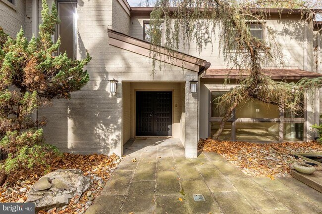 Building Photo - 1434 Kirby Rd